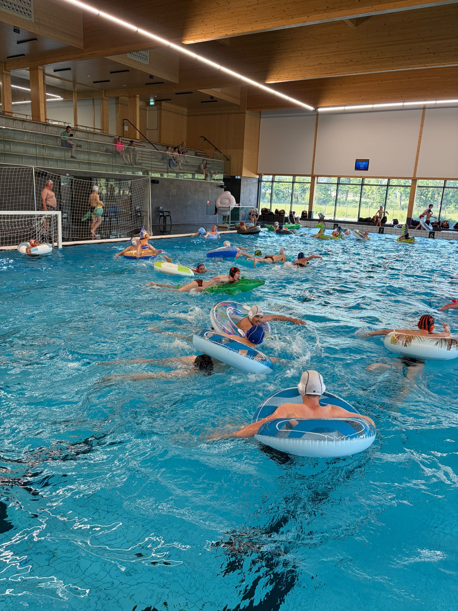 20260626 floatie waterpolo 02